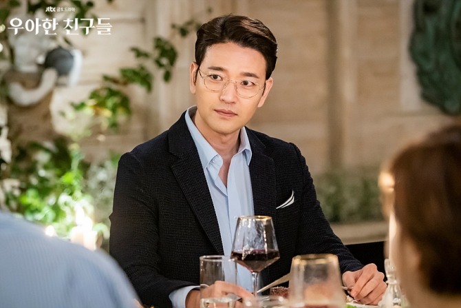 배우 배수빈이 지난해 8세 연하 배우자와 이혼한 사실이 18일 뒤늦게 알려졌다. 사진=JTBC 