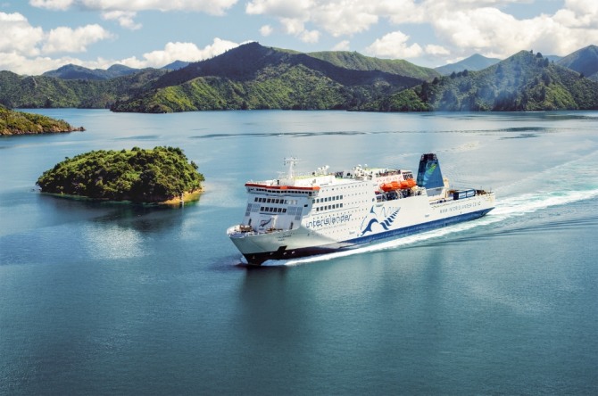 뉴질랜드 페리 선사인 인터아일랜더의 페리선 '카이타키'호가 에어포츠섬을 향해 항해하고 있다. 사진=키위레일