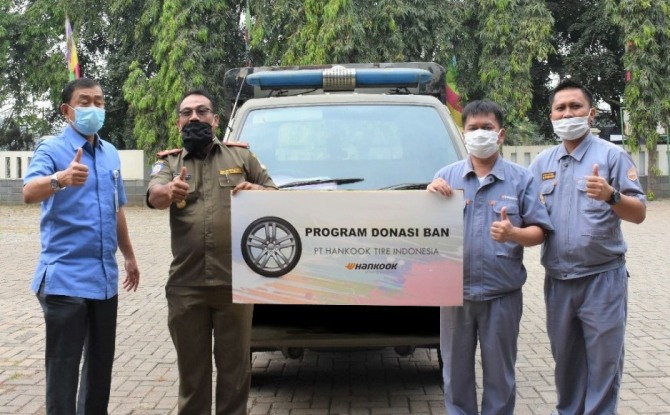 한국타이어앤테크놀로지(한국타이어)는 올해 인도네시아 경찰 등 현지 공공기관에 타이어를 기부하는 활동을 진행했다. 사진=한국타이어
