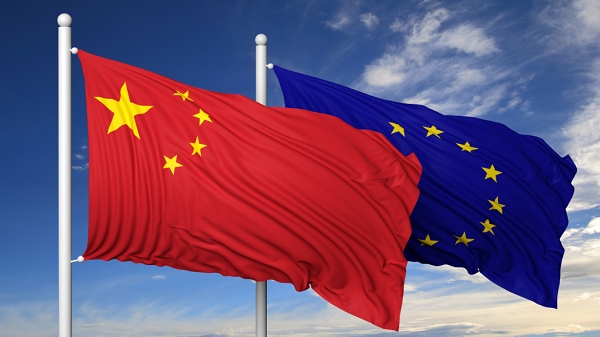 중국 오성홍기와 유럽연합(EU)기. 사진=로이터