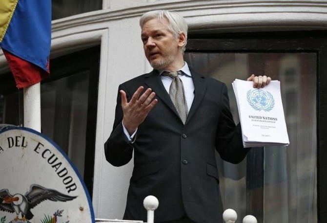 영국 런던 법원이 4일(현지시간) 미국 법무부가 요구해온 위키리크스 창시자 줄리안 어산지(사진)의 범죄인 인도요구신청을 기각했다. 사진 = 로이터