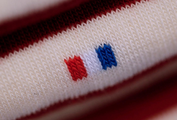프랑스제 상품 전시회에 출품된 프랑스 양말에 표시된 프랑스 국기 문양. 사진=로이터