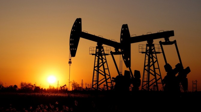 국제유가가 5일 OPEC+의 감산기조 유지와 미국 고용지표 호조에 따른 원유수요 기대감으로 3%대 상승했다.사진은 유전에서 원유를 퍼 올리는 펌프. 사진=로이터통신