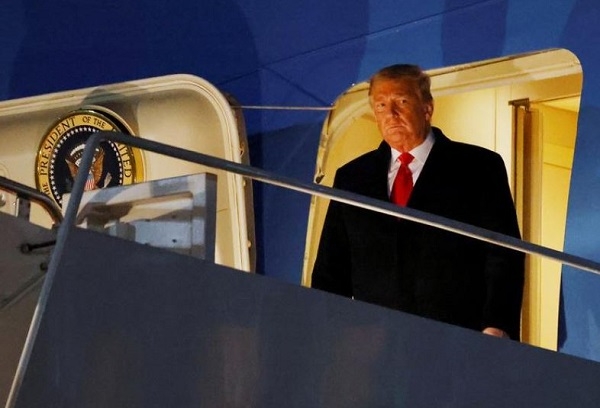 지난 12일 메릴랜드 앤드루스 공군 기지에서 대통령전용기에서 내리는 도널드 트럼프 미국 대통령. 사진=로이터