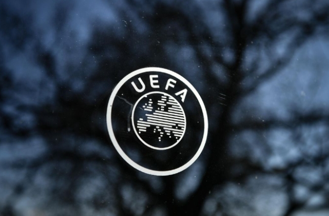 유럽축구연맹(UEFA)이 코로나 사태 확산에도 유로2020대회, 챔피언스리그 결승 토너먼트 일정 변경은 없다고 밝혔다.