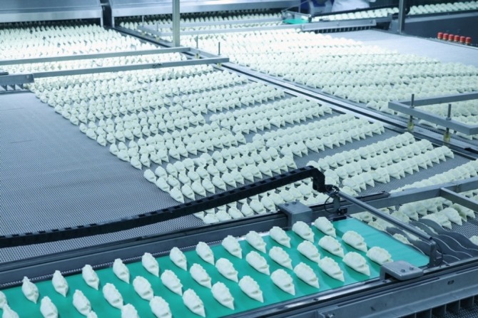 인천 CJ제일제당의 비비고 왕교자 생산 자동화 라인 장면. 미국 캘리포니아 버몬트에서 지난해부터 생산되는 만두도 인천 공장과 동일한 생산 시스템이다. 사진=CJ제일제당