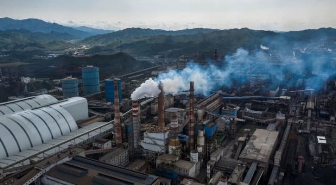 중국 최대의 철강 생산지인 허베이성 일부 지역이 코로나19로 봉쇄돼 운송이 제한되면서 중국 철강 산업에 비상이 걸렸다. 사진=CNBC