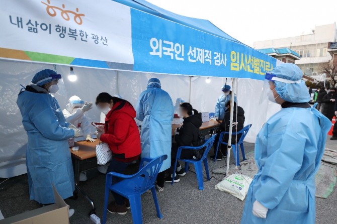 광주 광산구(구청장 김삼호)가 긴급대책을 수립해 외국인주민 코로나19 선제적 검사를 확대하기로 했다. / 광주 광산구=제공