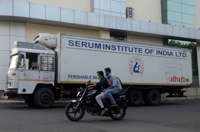 세계 최대 백신 제조회사인 인도 세룸 인스티튜트(SII)의 공장에서 21일(현지시간) 화재가 발생했다. 사진 = 로이터 
