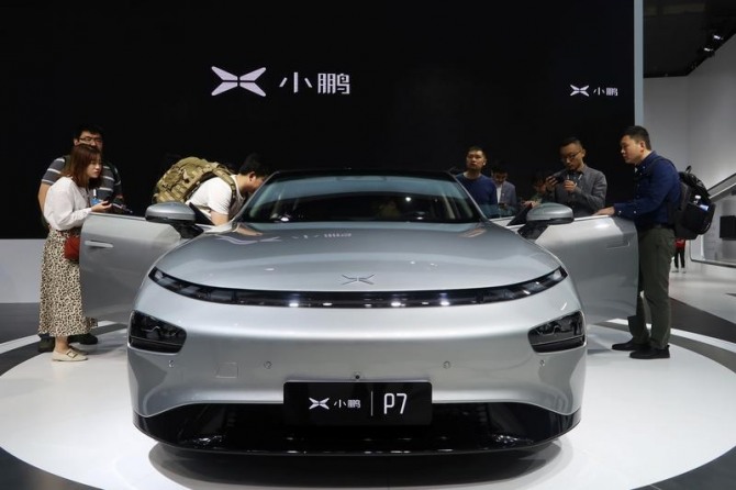 중국 전기자동차 제조사 샤오펑모터스가 고속도로 주행이 가능한 새로운 자율주행차의 기능을 발표하며 테슬라 등 경쟁사들에 도전장을 던졌다. 사진 = 로이터