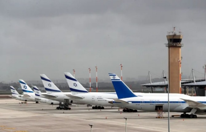 텔아비브 인근 벤구리온 국제공항 활주로에 정박중인 이스라엘 국적 항공기. 사진=로이터