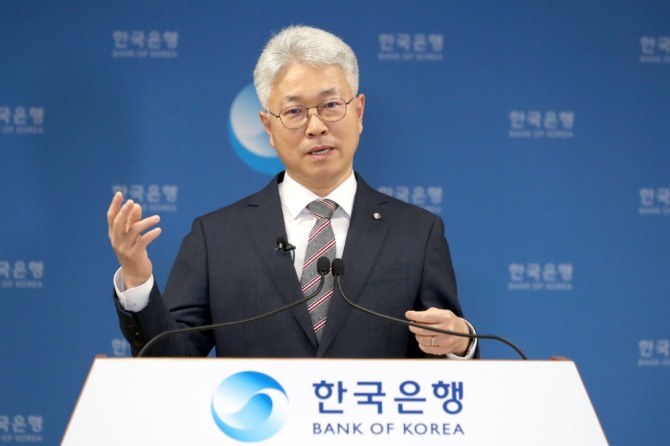 박양수 한국은행 경제통계국장이 2020년 실질 국내총생산(GDP)에 대해 설명하고 있다. 사진=한국은행