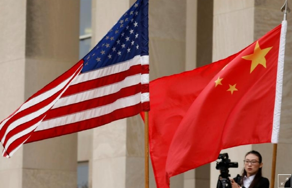 중국 베이징에 게양된 미국 성조기와 중국 오성홍기. 사진=로이터