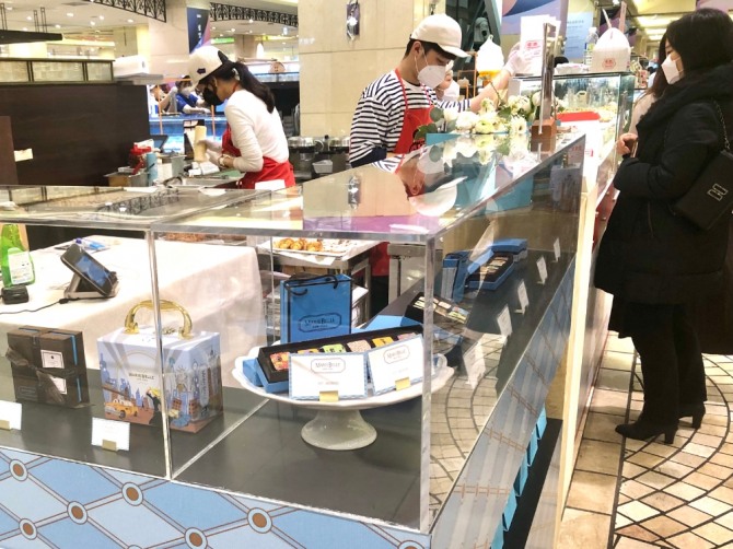 신세계백화점 강남점은 밸런타인데이를 앞두고 1일 미국 뉴육의 유명 초콜릿 전문점 '마리벨'을 국내 최초로 선보였다. 사진=신세계백화점