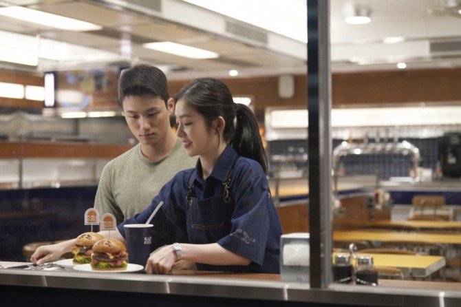 KT 시즌이 제작한 영화 '더블패티'. 사진=KT