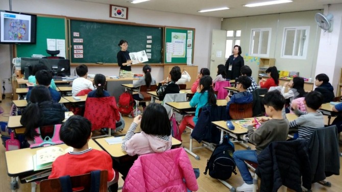서울시교육청은 '2021.3.1.자 유․초․중등학교 교사 전보 발령'을 시행한다. 사진=뉴시스