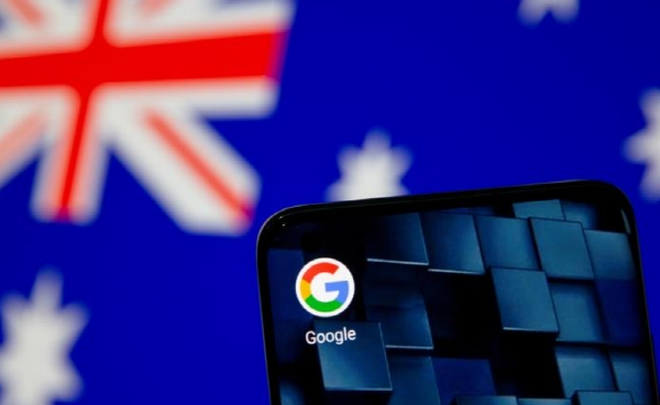 오스트레일리아 국기와 휴대폰위의 구글 로고. 사진=로이터