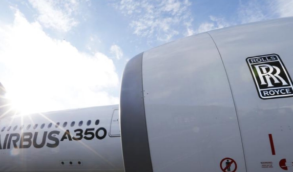 프랑스 툴루즈의 에어버스 본사에 계류중인 롤스로이스 로고가 새겨진 에어버스 A350. 사진=로이터