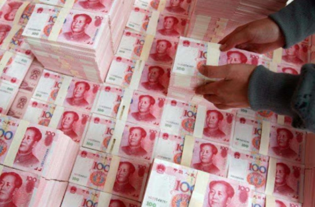 중국의 전환사채가 규제강화와 자금경색으로 최근 가격이 급락하고 있다. 사진은 위안화 지폐.