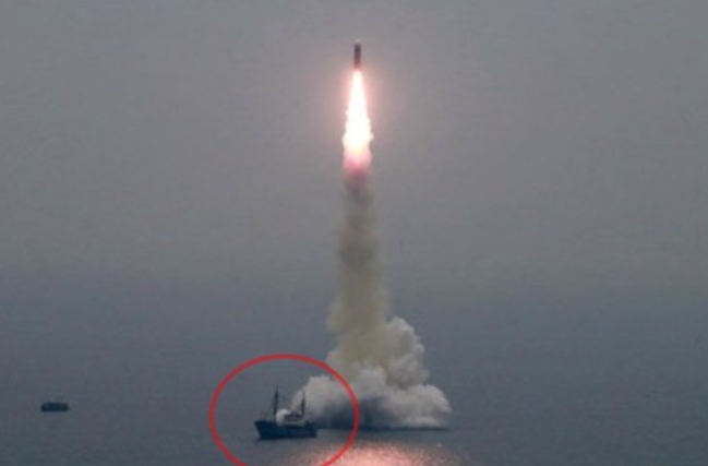 사진은 북한이 2019년 10월 공개한 SLBM(잠수함발사탄도미사일) 북극성-3 발사 장면.