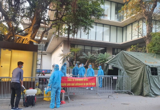 코로나19 확진자 사망으로 봉쇄된 베트남 하노이 호텔.