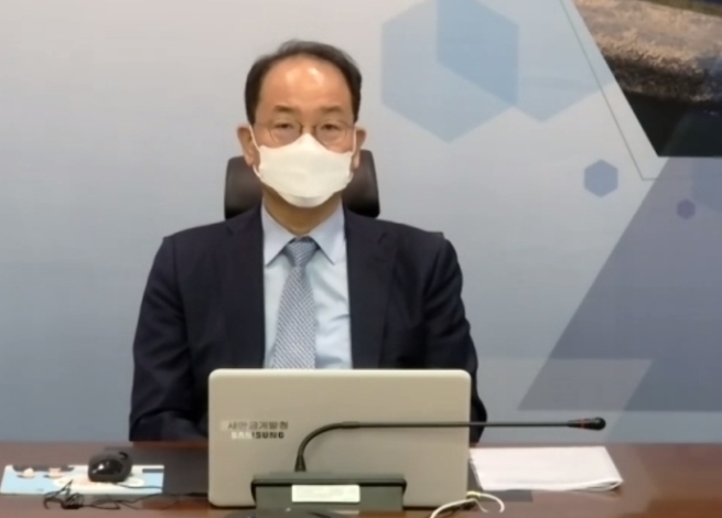 새만금개발청 이성해 차장이 17일 화상회의 애플리케이션 줌(Zoom)을 통해 '새만금개발청 2021년 업무계획' 온라인 브리핑을 하고 있다. 사진=새만금개발청 온라인 브리핑 줌 화면 캡쳐 