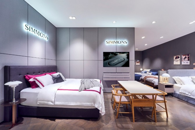 시몬스 침대는 지난 19일부터 시작된 현대백화점의 리빙 행사 기간에 다양한 혜택을 제공한다. 사진=시몬스 침대