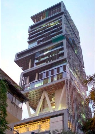 인도 최고 재벌 무케시 암바니(63) 릴라이언스 인더스트리 회장이 살고 있는 22억 달러(약 22조 4300억 원) 상당 27층 저택 안틸리아 전경. 사진=트위터