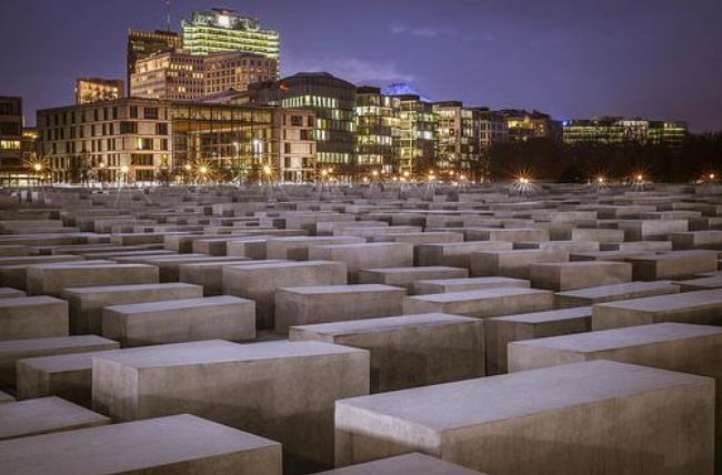 유대인 집단 학살 ‘홀로코스트’ 생존자가 거의 사라지고 있는 가운데 당시 기록의 디지털화가 가속화되고 있다. 사진은 독일 베를린에 있는 ‘홀로코스트’ 추모 공원.