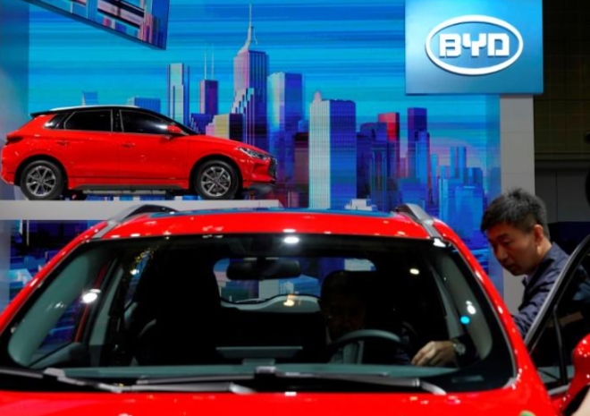 심천에 본사를 둔 BYD는 세계 최대 자동차 시장의 주요 자동차 제조업체로 작년에 13만대 이상의 순수 전기 승용차를 판매했다.   사진=로이터