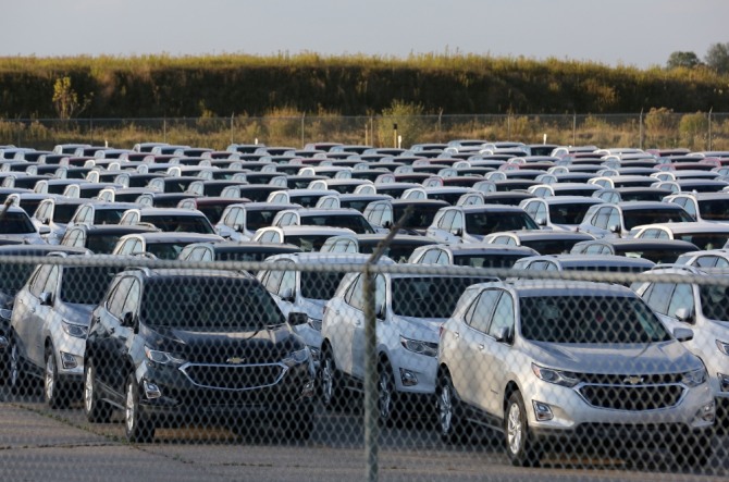 GM은 반도체 공급 부족으로 자동차 생산 감축을 연장했다. 사진=로이터