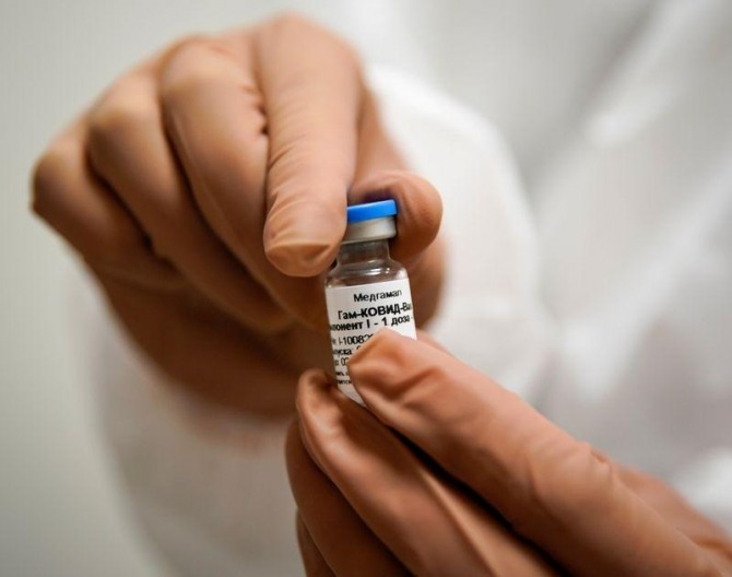 유럽의약품청이 러시아가 개발한 백신 '스푸트니크 V'의 동반심사(rolling review)에 착수했다. 사진 = 로이터