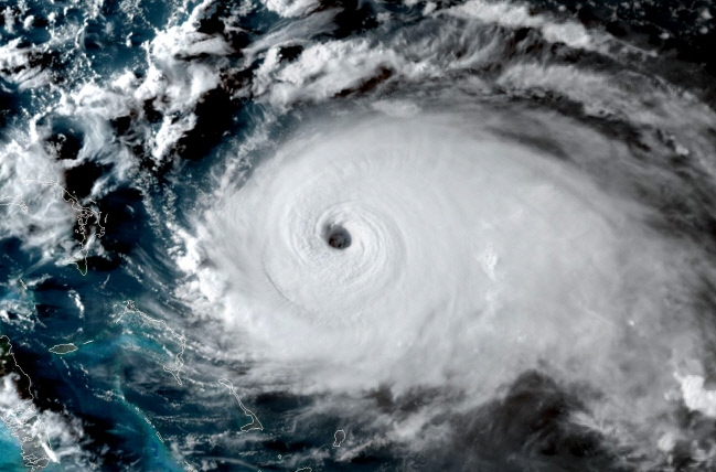 사진은 위성에서 포착한 2019년 9월 발생한 초특급 허리케인 '도리안'의 모습.