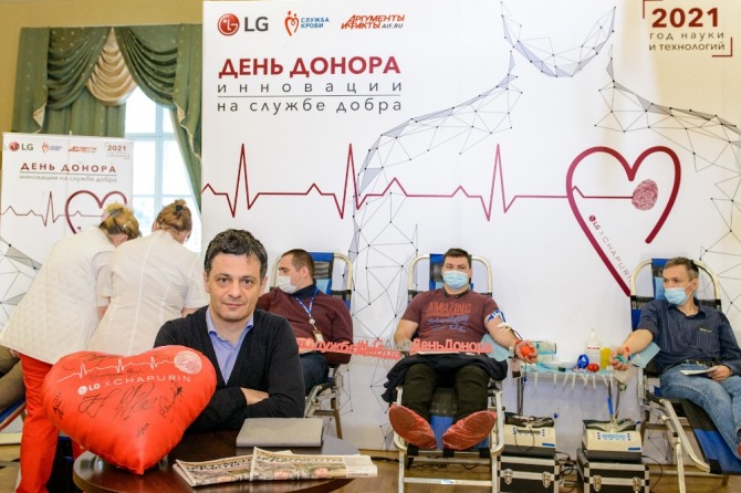 LG전자가 러시아 모스크바에서 현지 주요 출판사  AiF와 헌혈캠페인을 펼치고 있다. 사진=LG전자