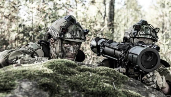 스웨덴 육군이 칼 구스타브 대전차 로켓으로 훈련하고 있다. 사진=사브