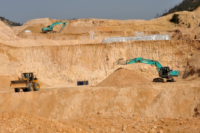 중국 장시성 간현의 한 희토류 광산에서 채굴이 진행되고 있다. 사진=뉴시스/AP