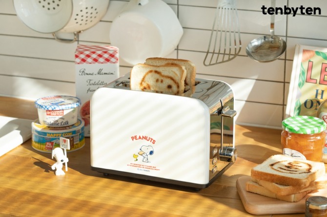 텐바이텐은 스누피 레트로 토스터를 출시했다. 사진=텐바이텐