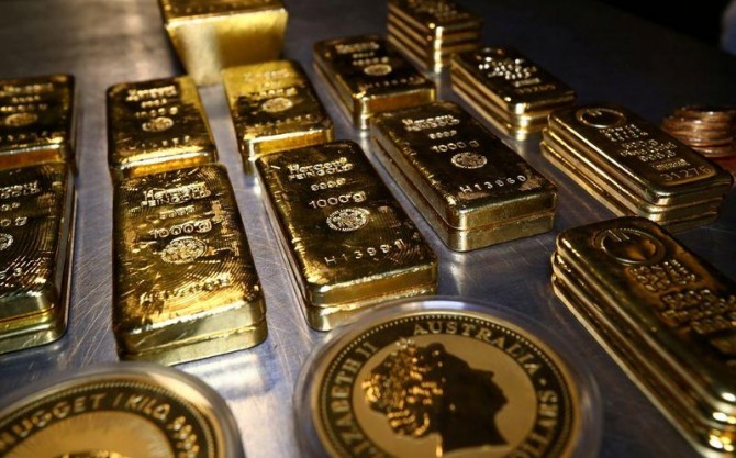 블랙록은 현재 하락 중인 금 보유 비중 더 줄일 수 있다고 밝혔다. 사진 = 로이터