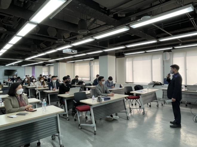 한국관공공사가 '2021년 의료관광 전문 유치업체 육성 지원 사업설명회'를 진행하고 있다. 사진=한국관광공사  