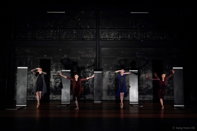 이지혜 안무의 「보이지 않는 것들」 달콤한 무지.
