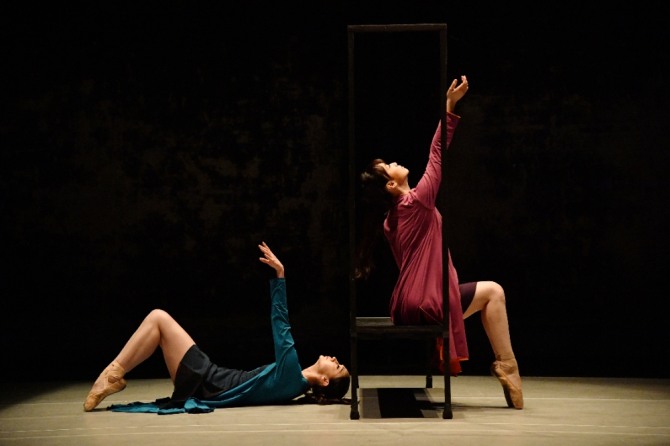 이지혜 안무의 「보이지 않는 것들」 상실의 도시.