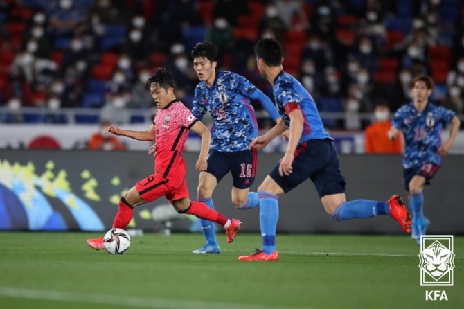 25일 일본 요코하마에서 한국 축구대표팀과 일본팀 경기가 열리고 있다. 사진=KFA