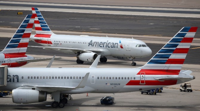 미국 애리조나주 피닉스에 위치한 피닉스 스카이 하버 국제공항에서 포착된 아메리칸 항공 비행기의 모습. 사진=뉴시스