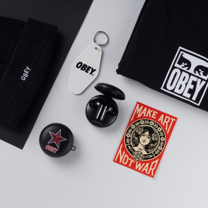 LG전자가 세계적인 스트리트 아티스트 ‘오베이 자이언트(Obey Giant)’, ‘크래쉬(Crash)’ 등과 함께 만든 ‘LG 톤프리 케이스’ 4종을 선보이고 있다. 사진=LG전자