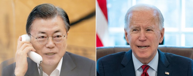 문재인 대통령(왼쪽)이 지난 2월 4일 오전 청와대에서 조 바이든 미국 대통령과 정상통화를 하고 있다. 사진=연합뉴스