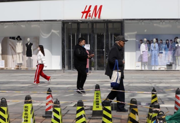 중국 베이징 쇼핑단지내 H&M 매장. 사진=로이터