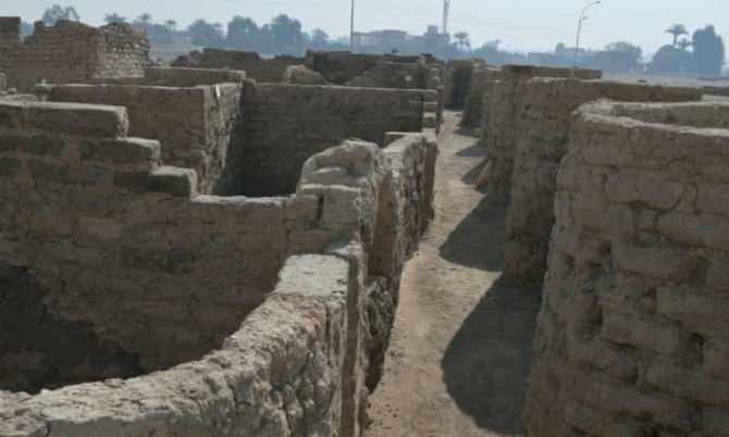이집트에서 3400년 동안 모래 속에 묻혀있던 거대한 고대 도시 유적지가 발굴됐다. 사진=로이터
