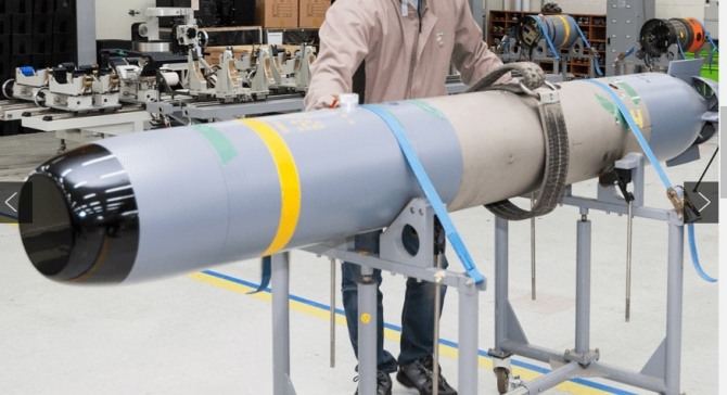 필리핀 수출이 유력한 LIG넥스원의 경어뢰 '청상어' 제작장면. 사진=LIG넥스원