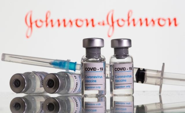 미국 보건당국이 13일(현지 시각) 존슨앤드존슨(J&J)이 개발한 신종 코로나바이러스 감염증(코로나19) 백신 사용 중단을 권고했다. 사진 = 로이터