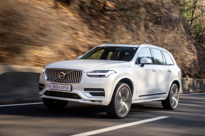 볼보 XC90 B6 AWD 인스크립션 주행 장면. 사진=볼보차